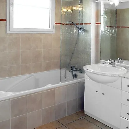 Pont-de-larn Sleeps 4 Pool Wifi *