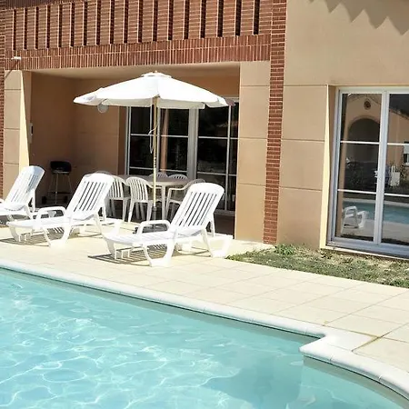 Pont-de-larn Sleeps 4 Pool Wifi