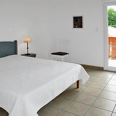 Pont-de-larn Sleeps 4 Pool Wifi * Pont-de-Larn